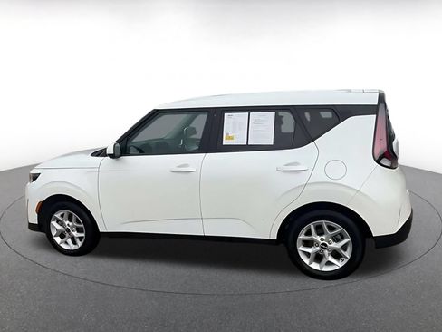 Used 2025 Kia Soul LX w/ LX Technology Package FWD image 9