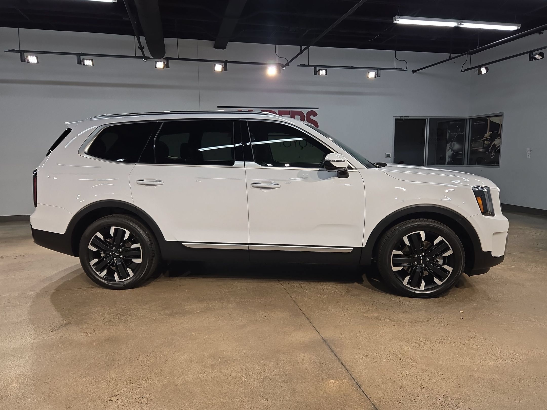 Used 2023 Kia Telluride SX AWD/4WD image 8