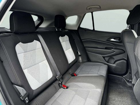 Used 2025 Chevrolet Trax LS w/ LS Convenience Package image 43