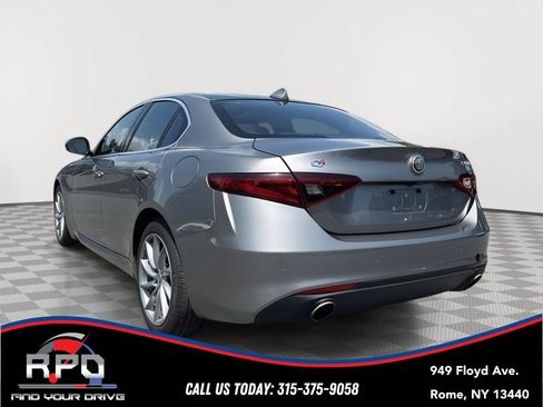Used 2018 Alfa Romeo Giulia AWD image 3