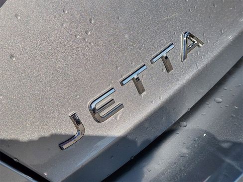 Used 2022 Volkswagen Jetta SE image 11