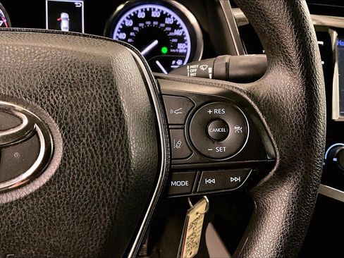 Used 2020 Toyota Camry LE image 18