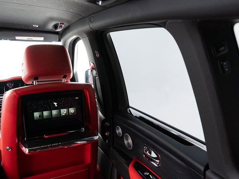 Certified 2025 Rolls-Royce Cullinan Black Badge AWD/4WD image 32