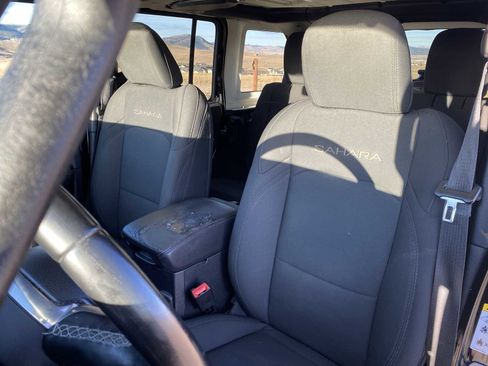 Used 2018 Jeep Wrangler Unlimited Sahara image 14