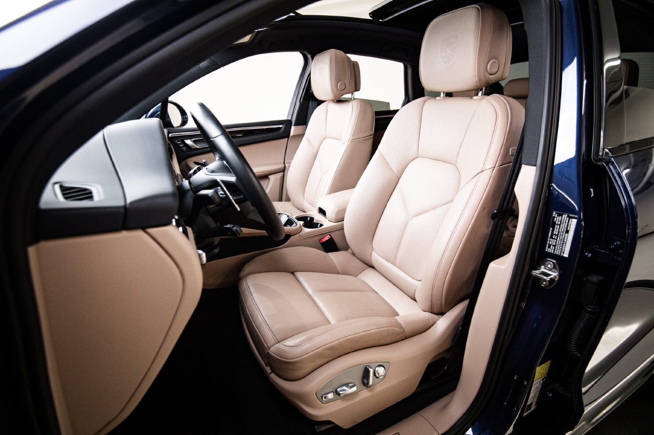 Certified 2026 Porsche Macan AWD/4WD image 5