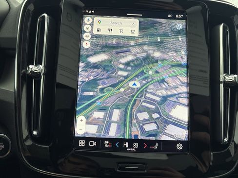 Certified 2025 Volvo XC40 B5 Plus image 27