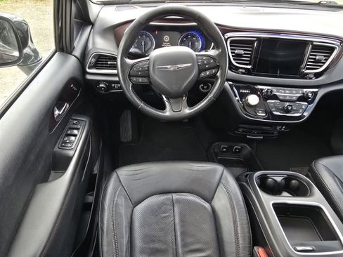 Used 2020 Chrysler Pacifica Touring-L image 23