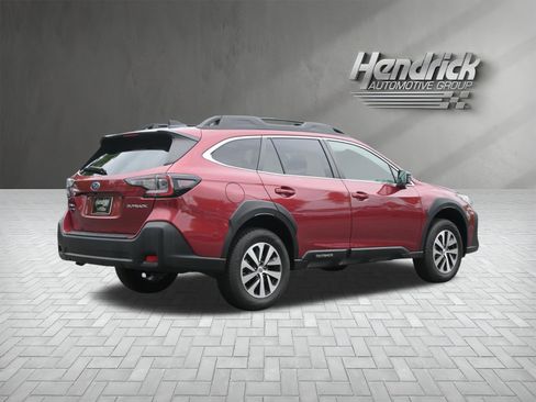 Certified 2025 Subaru Outback Premium AWD/4WD image 9