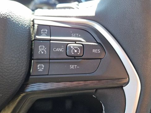 Used 2025 Jeep Grand Cherokee Laredo X AWD/4WD image 23