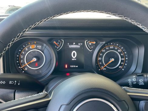 Used 2025 Jeep Wrangler Sport S image 39