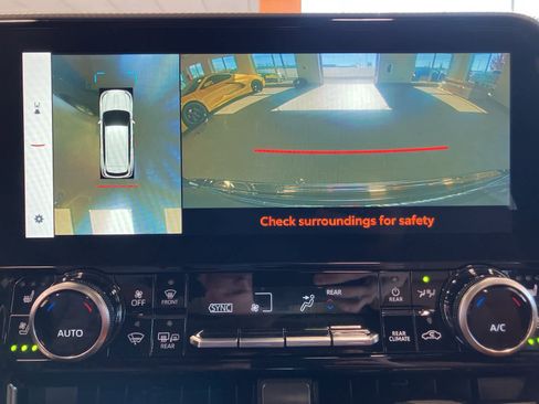 Used 2023 Toyota Highlander L image 25