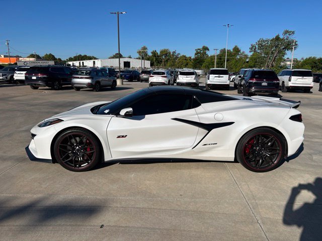 Used 2023 Chevrolet Corvette Z06 RWD image 2