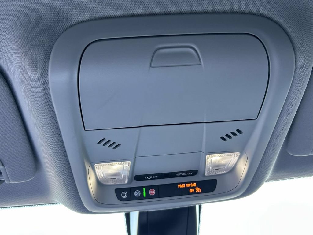 Used 2025 Chevrolet Blazer LT FWD image 23