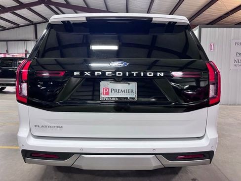 Used 2025 Ford Expedition Platinum AWD/4WD image 4