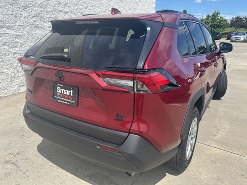 Used 2019 Toyota RAV4 LE AWD/4WD image 6