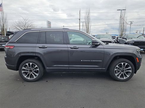 Used 2023 Jeep Grand Cherokee Overland image 7