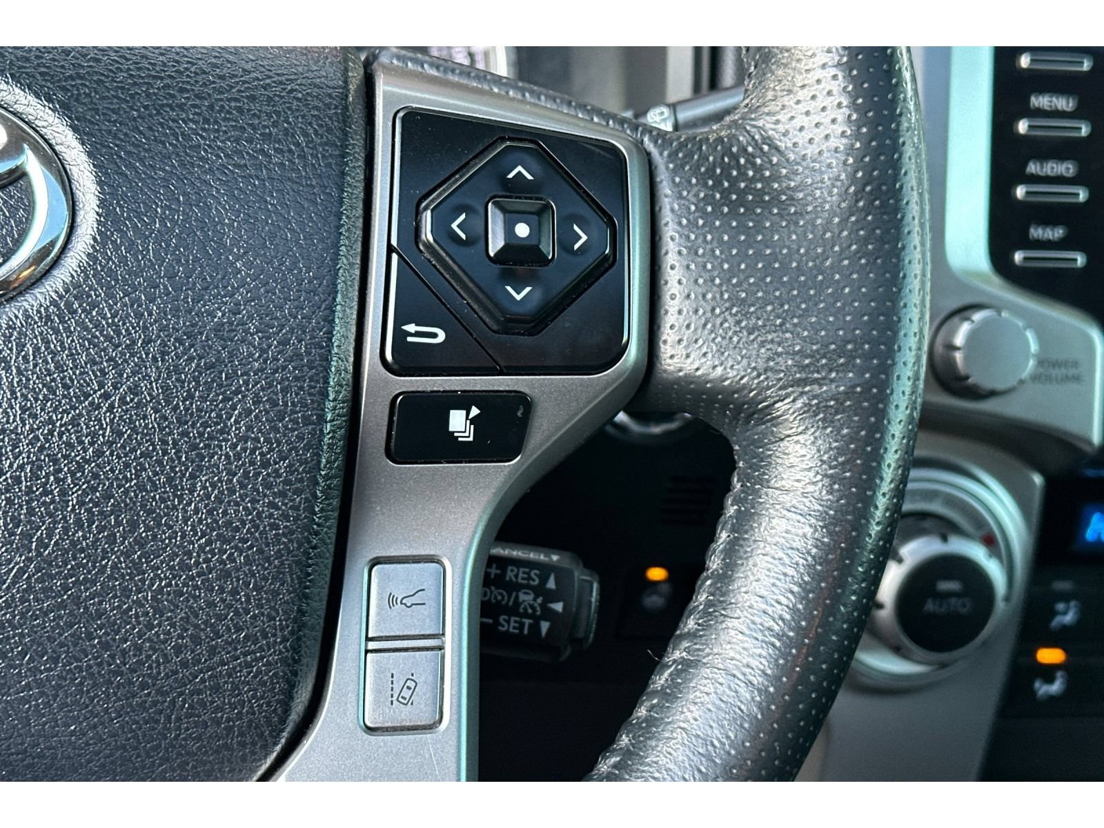 Used 2023 Toyota 4Runner Limited AWD/4WD image 29