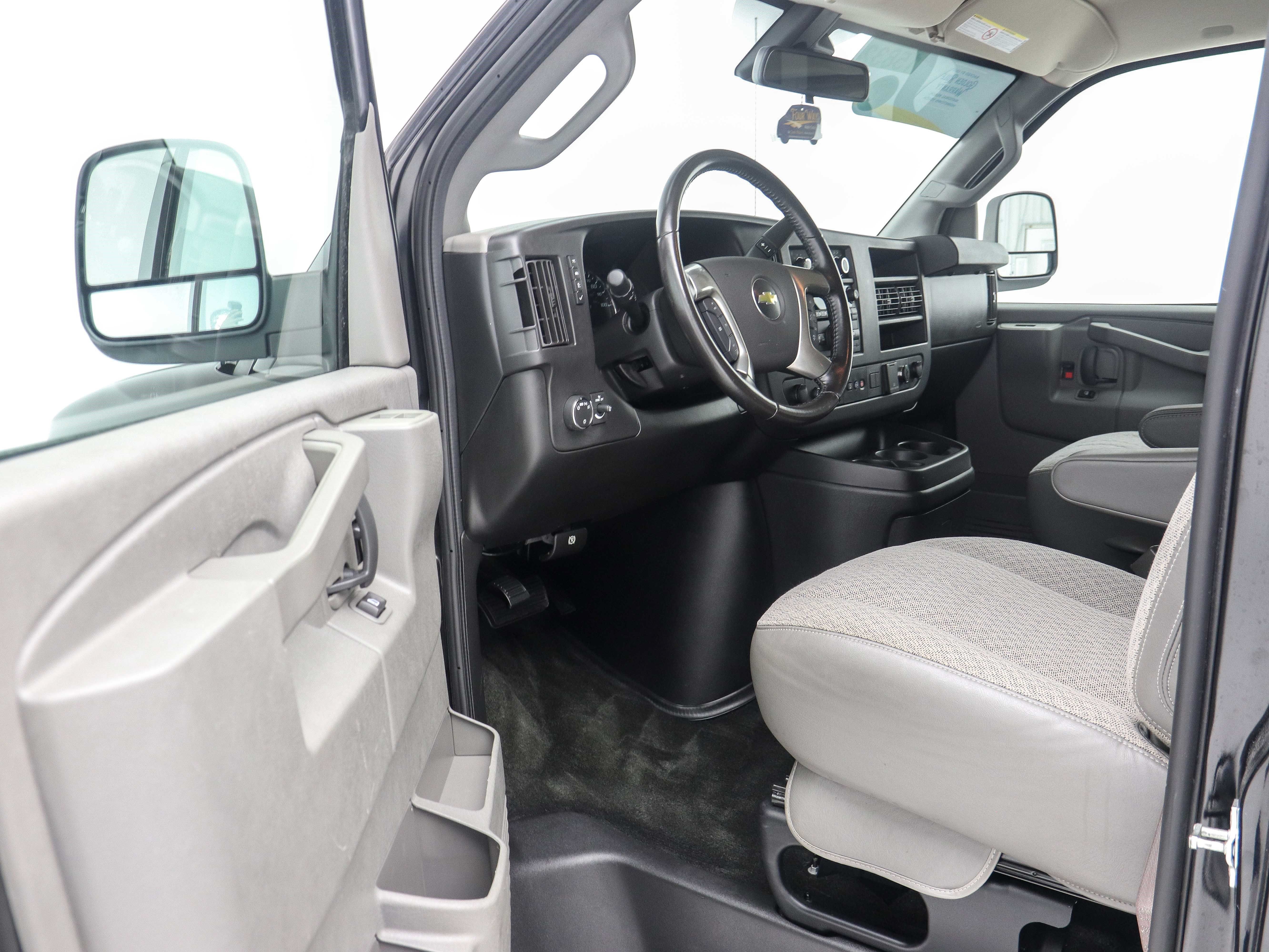 Used 2019 Chevrolet Express 3500 LT w/ LT Preferred Equipment Group RWD image 13