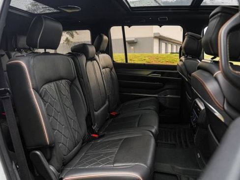 Used 2023 Jeep Grand Wagoneer Series III AWD/4WD image 53
