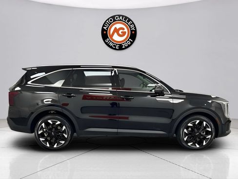 Used 2025 Kia Sorento EX FWD image 2