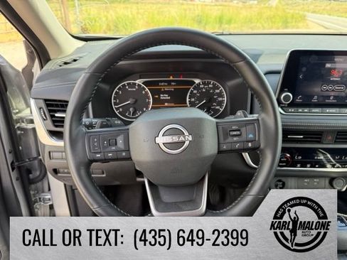 Used 2025 Nissan Rogue SV FWD image 17