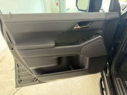 Used 2025 Lexus GX 550 w/ Accessory Package (CT) AWD/4WD image 19