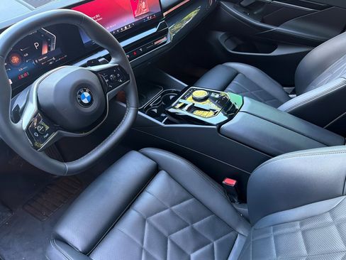 Used 2024 BMW 530i image 11