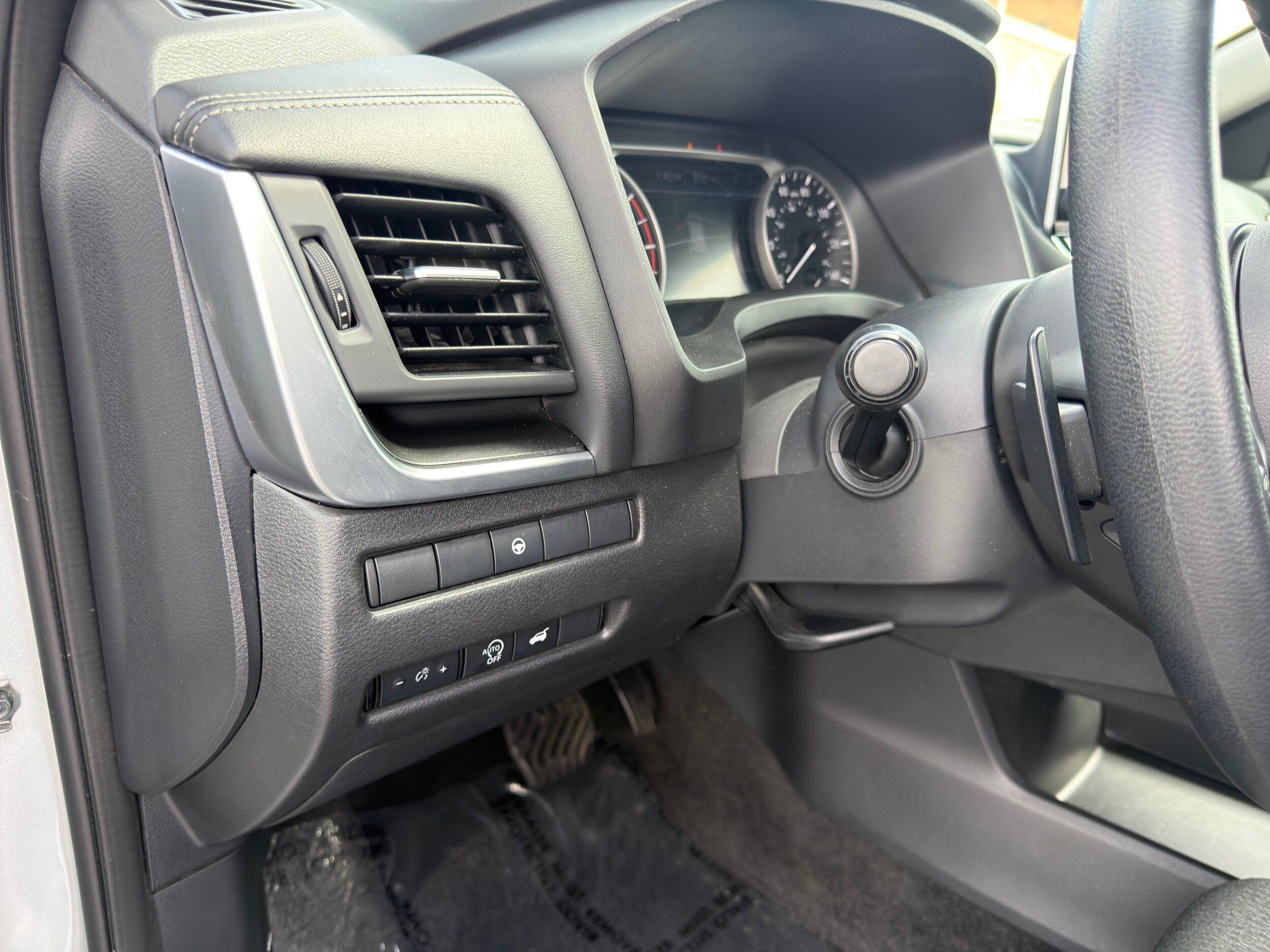 Used 2024 Nissan Rogue SV AWD/4WD image 25