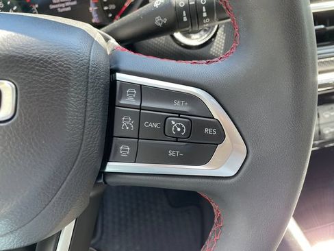 Used 2025 Jeep Compass Trailhawk AWD/4WD image 31