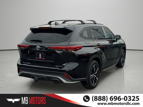 Used 2021 Toyota Highlander XSE AWD/4WD image 4