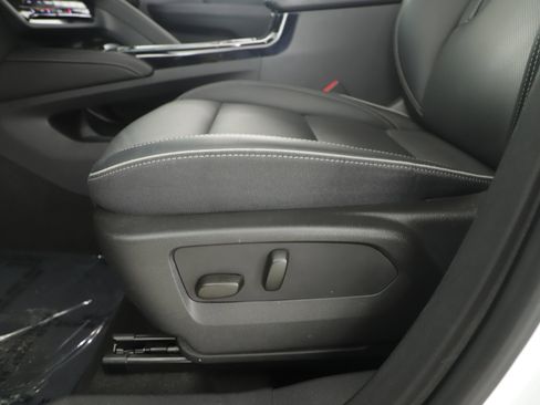 Used 2023 Buick Envision Essence image 10