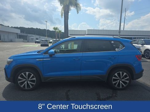 Used 2022 Volkswagen Taos SE w/ Panoramic Sunroof Package FWD image 4