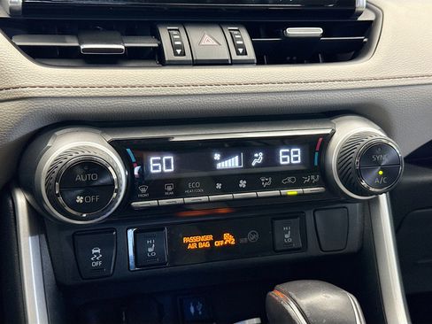 Used 2019 Toyota RAV4 Limited image 10