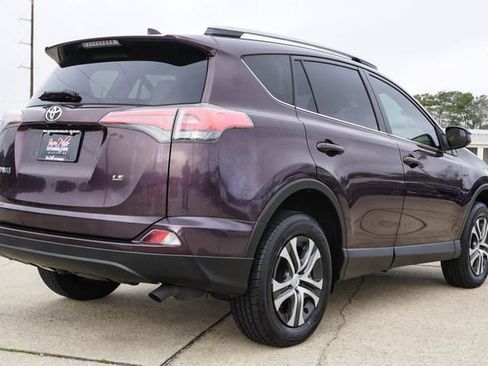 Used 2017 Toyota RAV4 LE image 4