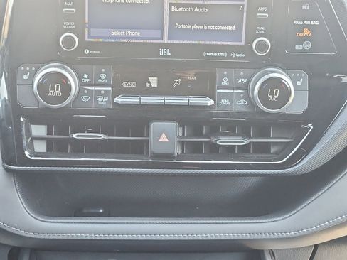 Used 2021 Toyota Highlander XSE AWD/4WD image 18