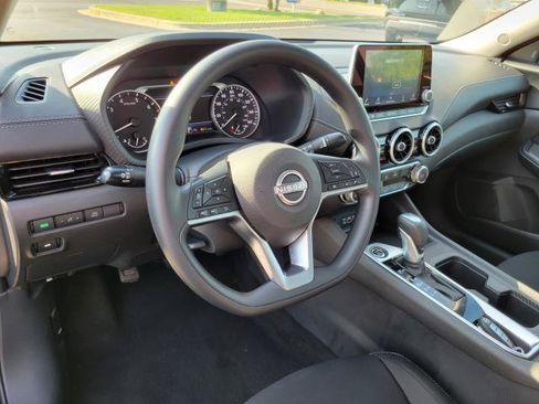 Used 2024 Nissan Sentra SV FWD image 9