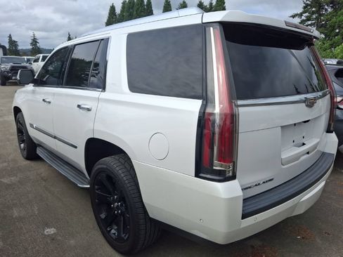 Used 2017 Cadillac Escalade Luxury AWD/4WD image 7