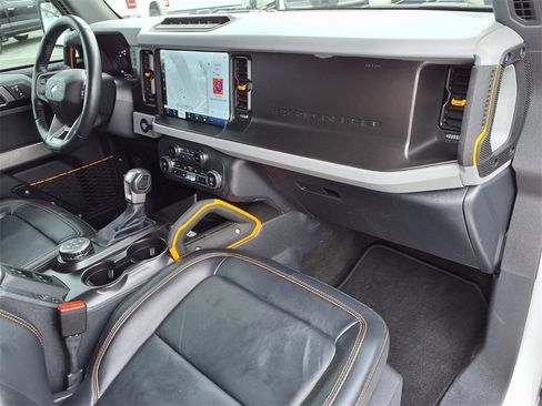 Used 2023 Ford Bronco Badlands image 11