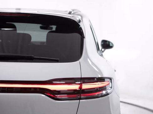 Certified 2026 Porsche Macan AWD/4WD image 21