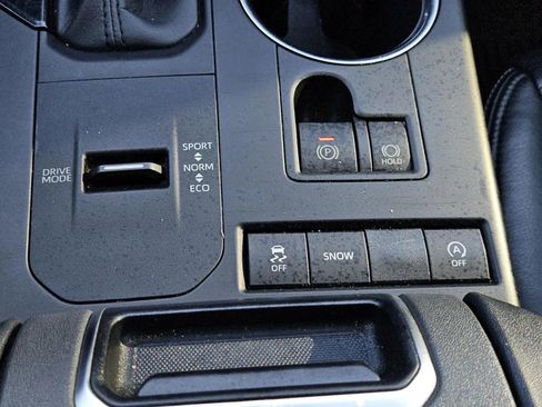 Used 2020 Toyota Highlander LE image 16