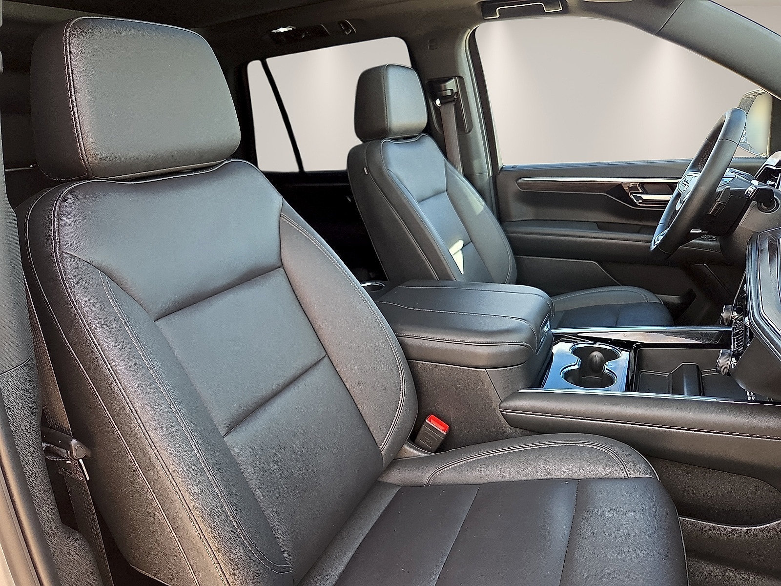 Used 2025 Chevrolet Tahoe LT w/ Comfort Package RWD image 9