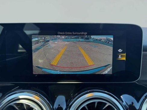 Used 2021 Mercedes-Benz GLB 250 image 29