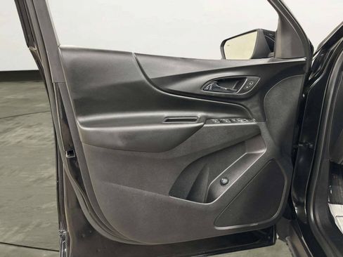 Used 2019 Chevrolet Equinox LT w/ Sun & Navigation Package AWD/4WD image 10