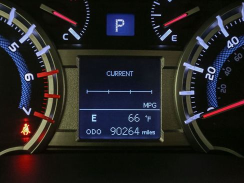 Used 2018 Toyota 4Runner SR5 Premium AWD/4WD image 36