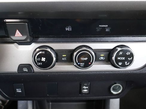 Used 2016 Toyota Tacoma SR5 RWD image 47