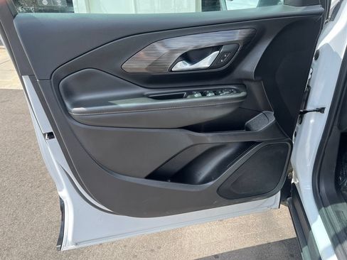Used 2023 GMC Terrain SLE FWD image 11