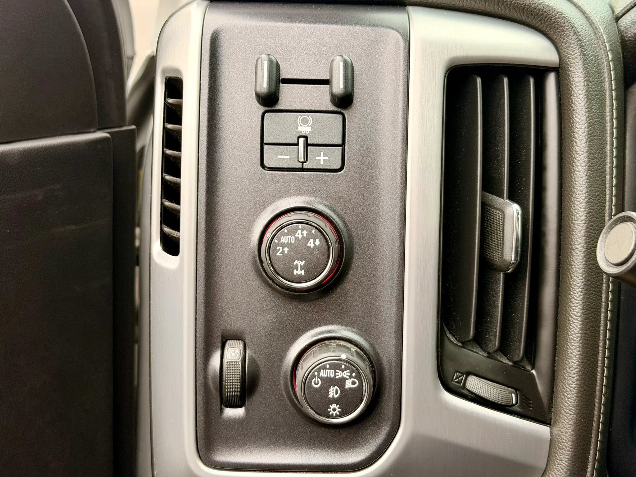 Used 2016 GMC Sierra 1500 SLE w/ SLE Value Package AWD/4WD image 26