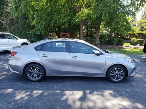 Used 2023 Kia Forte LXS FWD image 2