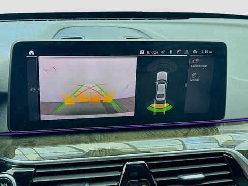 Used 2022 BMW 530e w/ Premium Package image 10