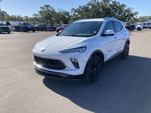 Used 2024 Buick Encore GX Sport Touring image 6